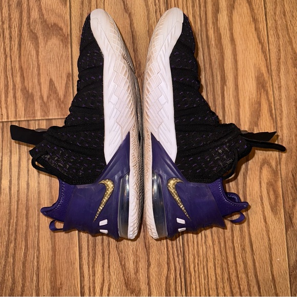 LeBron James 18 Sneakers - Picture 4 of 11